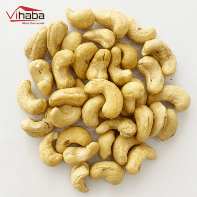 Appearance-of-cashew-nuts-in-Vietnam